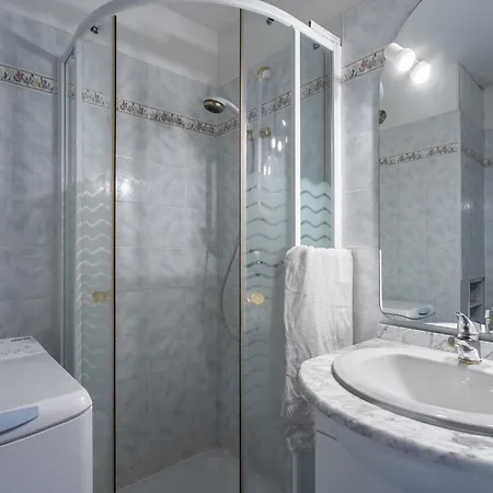 Les Deux Voiles-4 By Interhome Cogolin